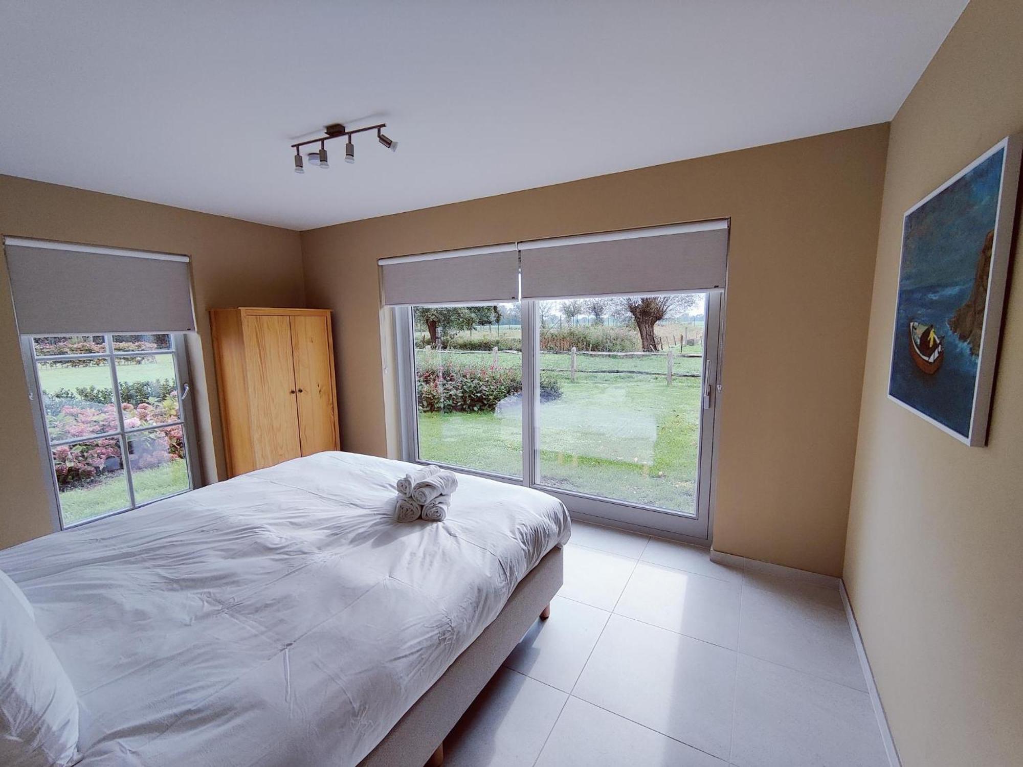 Domein Het Weiland Damme Luaran gambar